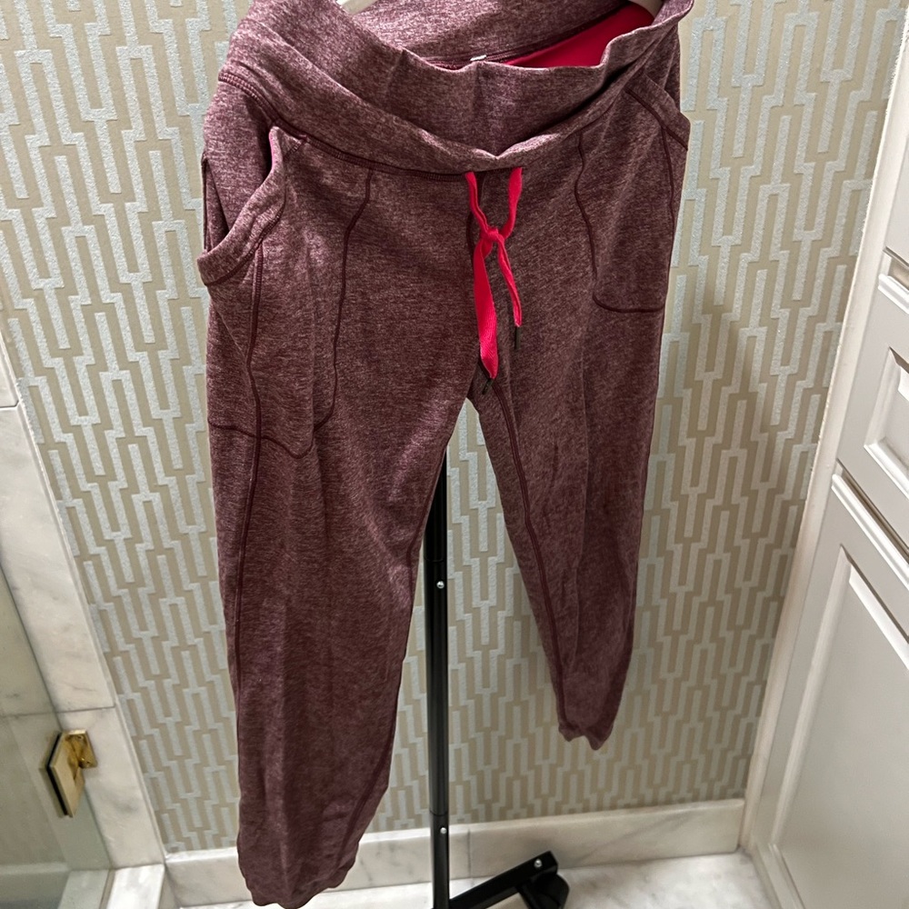 LULULEMON Sweatpants size 6